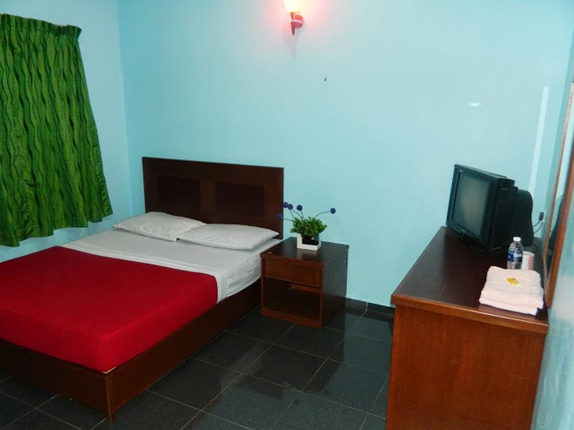 River Side Hotel Мерсинг Экстерьер фото