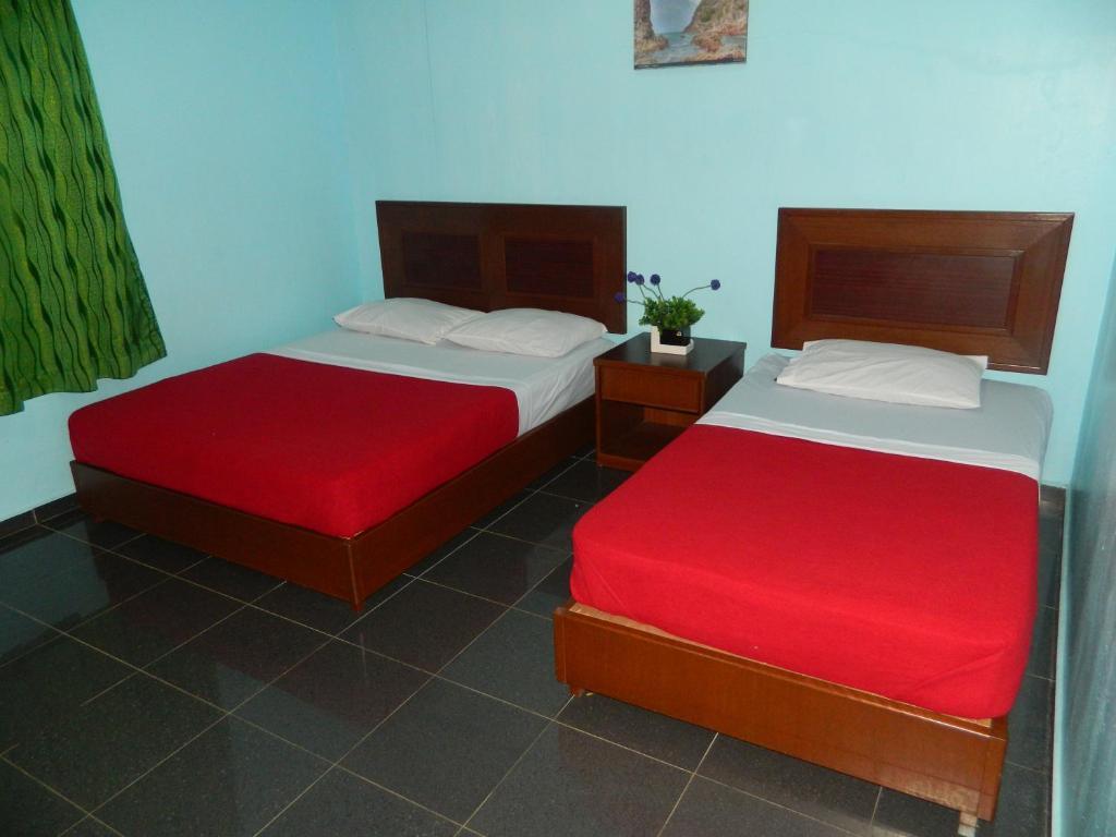 River Side Hotel Мерсинг Экстерьер фото